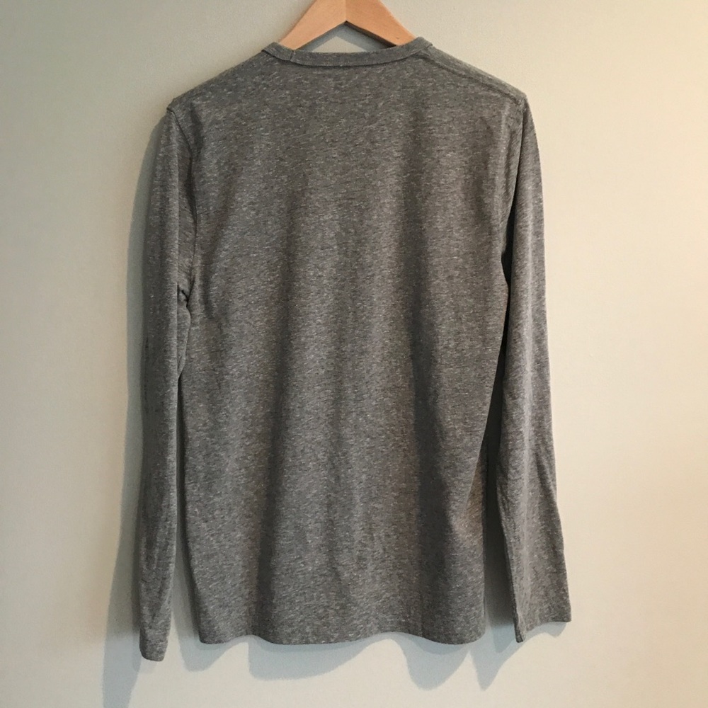 🌲  SOLD! 🌲  A&F Heathered Gray Long Sleeve Tee - Picture 2 of 6